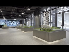 Modello architettonico completo: fusione senza soluzione di continuità di edifici alti e bassi, catturando il lato della montagna