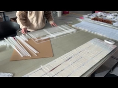 Una mostra visiva dell'intero processo: creazione, assemblaggio, smontaggio e imballaggio di modelli fatti a mano