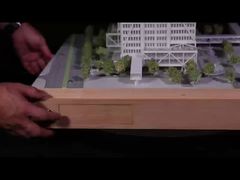 Αρχιτεκτονικό Μοντέλο Κλίμακας 1/500 με Λευκά και Ξύλινα Στοιχεία